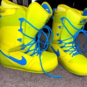 NIKE SNOWBOARD BOOTS  LIMITED ADDITION